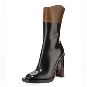 Alexander McQueen
Two-Tone Leather Ankle Boots